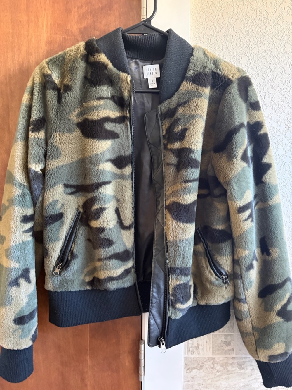 Evereve Camo Faux-Fur Bomber Jacket - Green and black